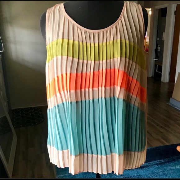 Blu Pepper pleated hi-low top - Picture 2 of 4